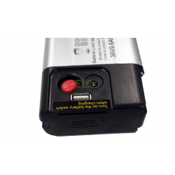 Batterie Multi-marque Compatible 36V avec bouton d'allumage rouge, connecteur de charge et port USB