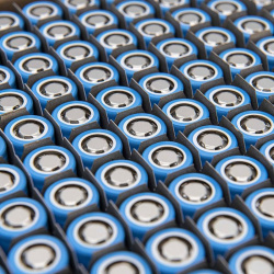 Cellule 18650 2,55A/h 3C [EVE] - 100 unités