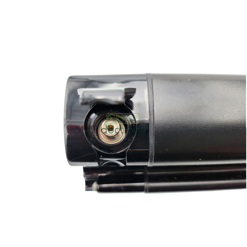 Batterie ORUS E2000, E4000, E8000, E8100 36V 10,4Ah - vue partielle avec connecteur de charge