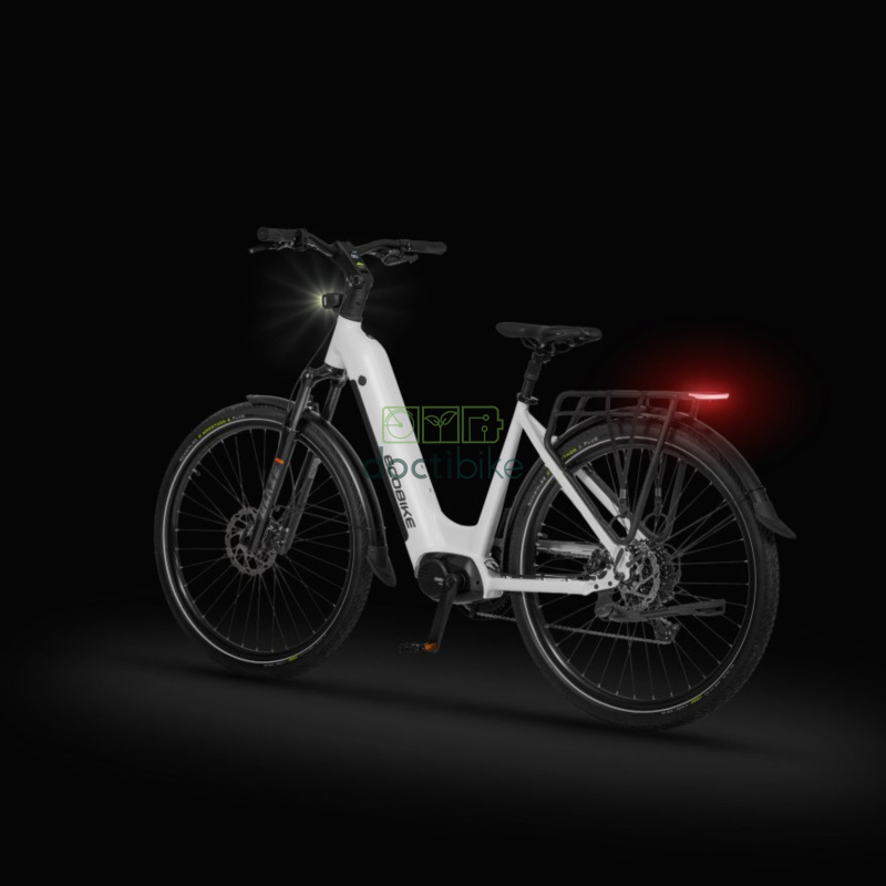 Vélo électrique Ecobike LX 300 Blanc 17" et 19" - vue latérale avec phares allumés