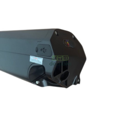 Batterie vélo compatible multimarque Dorado 36V 12,8Ah - vue partielle extrêmité de la batterie