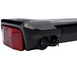 Batterie de vélo Doctibike 36 V 10,4 Ah (374 Wh) - vue partielle avec bouton et connecteur de charge