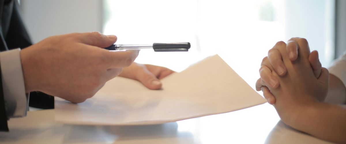 Image d'une signature d'un contrat d'assurance