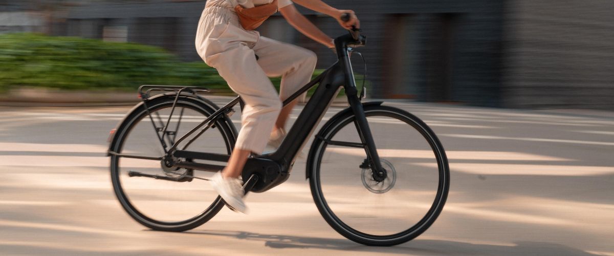 Personne sur un vélo électrique Decathlon