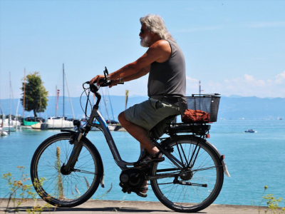 More and more Europeans people choosing electric bikes